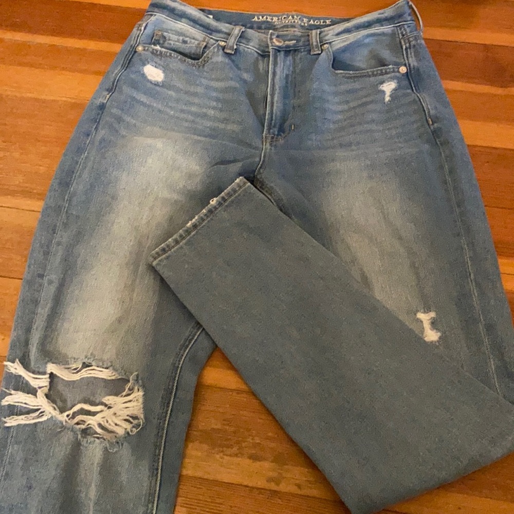 Light/ medium wash mom jean